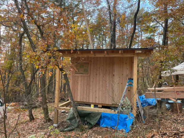 小屋の外壁はり