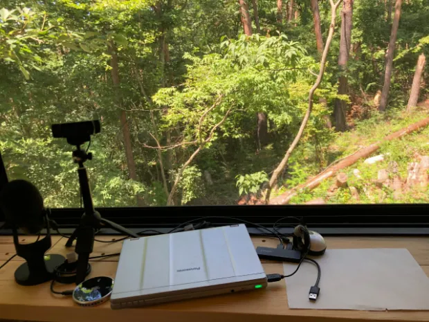 森を拠点に働き暮らす